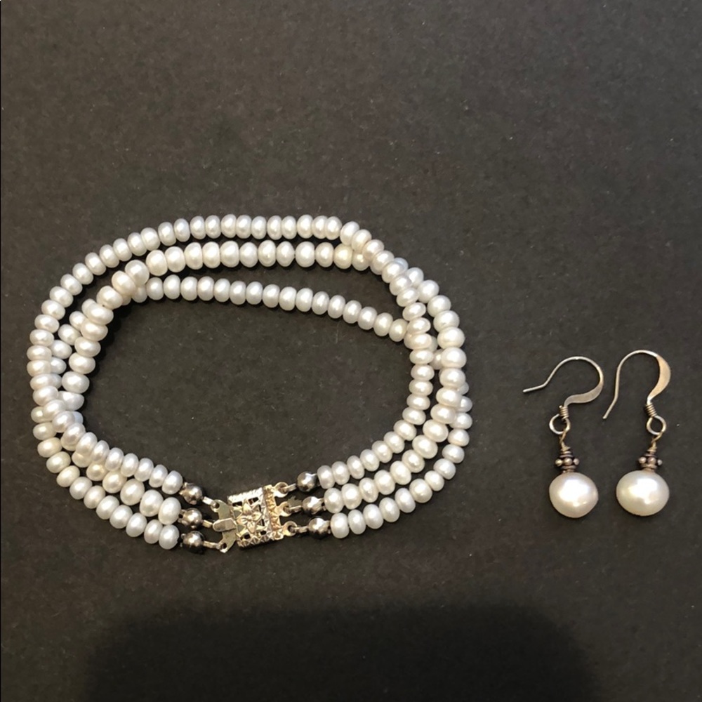 Freshwater pearl bracelet and earrings
